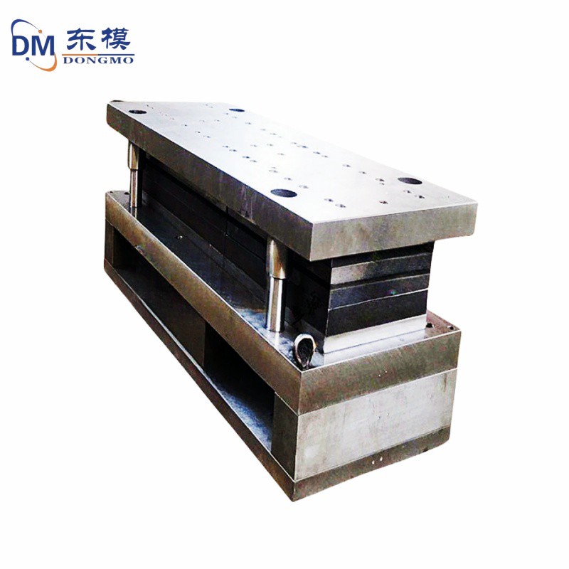 Continuous stamping die